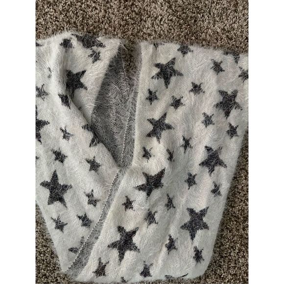 Claire's star scarf - Picture 4 of 4